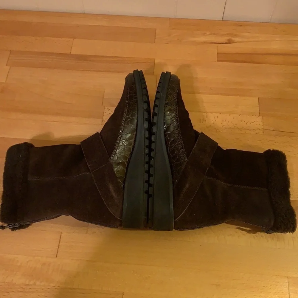 Stuart Weitzman Suede Fur Lined Short Boots 8